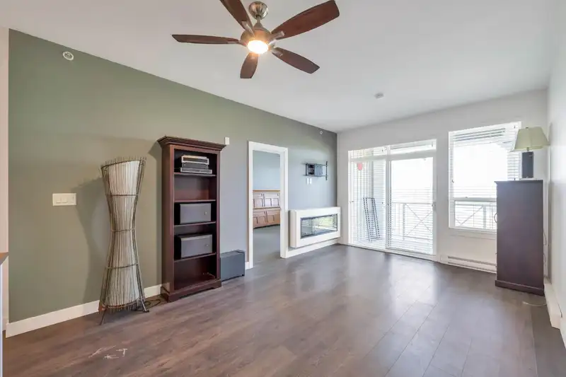 504 16380 64 AVENUE - photo 2 of 39