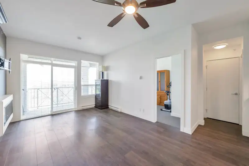 504 16380 64 AVENUE - photo 3 of 39
