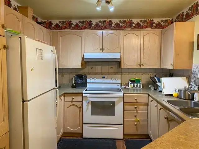 313 10756 N 138 STREET - photo 3 of 10