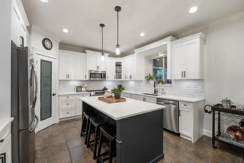 6580 187 STREET - photo 2 of 34