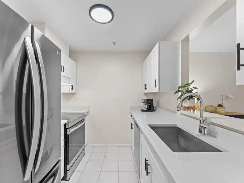110 14885 100 AVENUE - photo 2 of 23
