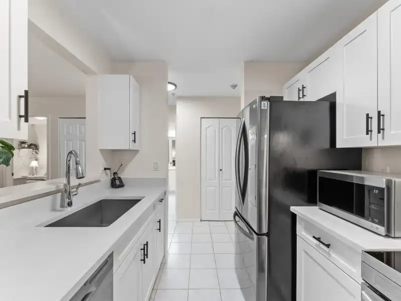 110 14885 100 AVENUE - photo 3 of 23