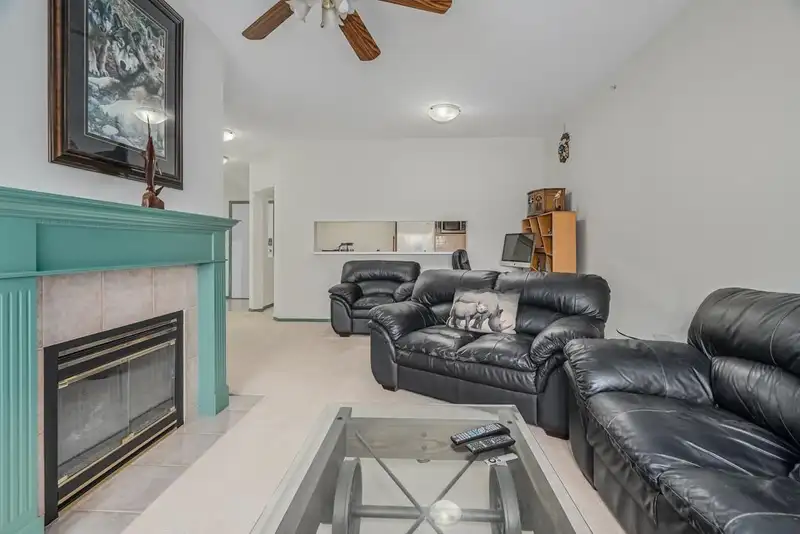 411 13860 70TH AVENUE - photo 4 of 23