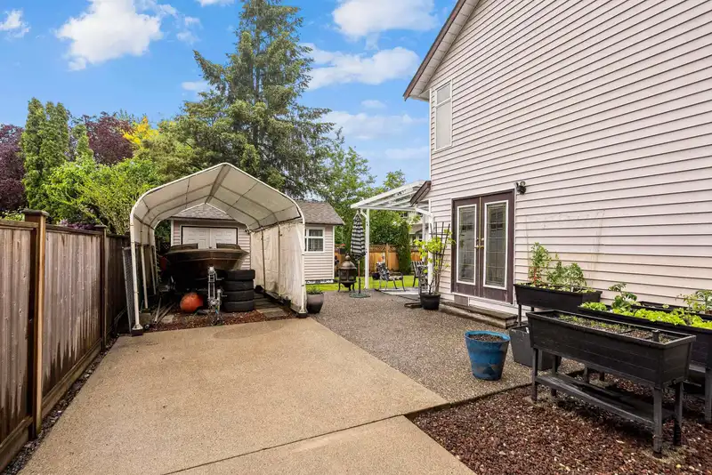 17231 62A AVENUE - photo 4 of 30