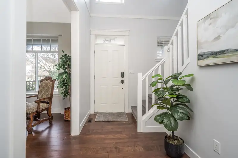 18592 67 AVENUE - photo 4 of 40
