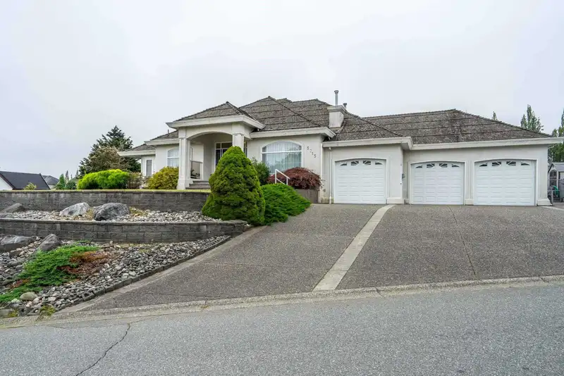 5715 144A STREET - photo 2 of 40