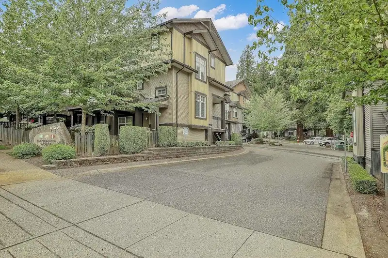 49 6123 138 STREET - photo 2 of 31