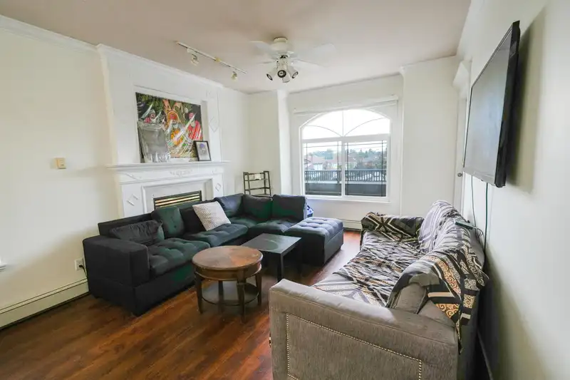 13347 89 AVENUE - photo 3 of 32