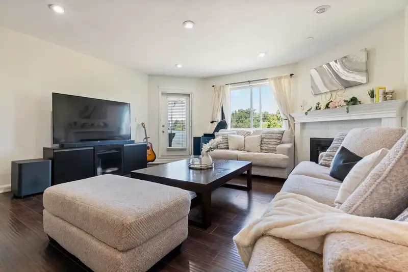 401 13680 84 AVENUE - photo 2 of 32