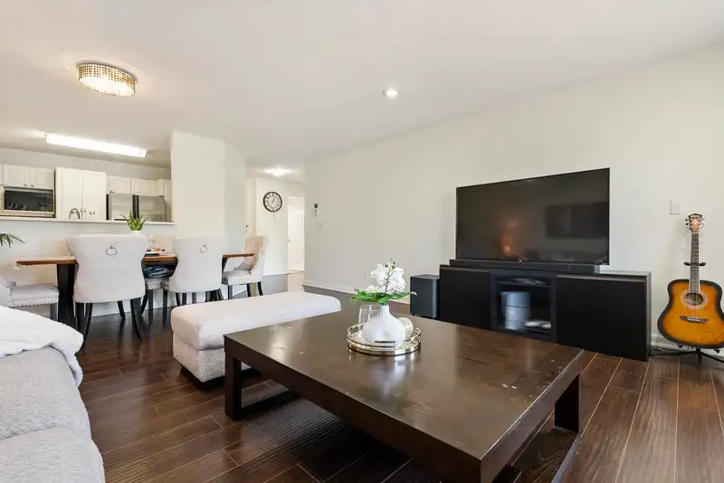 401 13680 84 AVENUE - photo 4 of 32