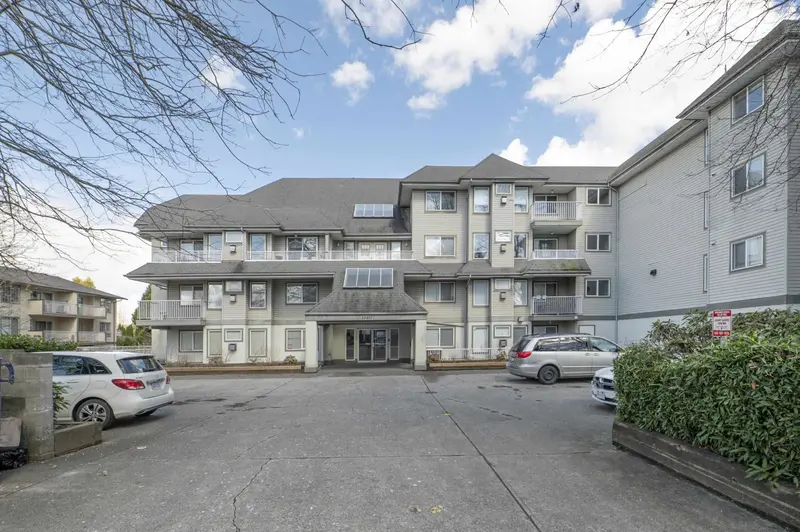 407 33407 TESSARO CRESCENT - photo 3 of 25