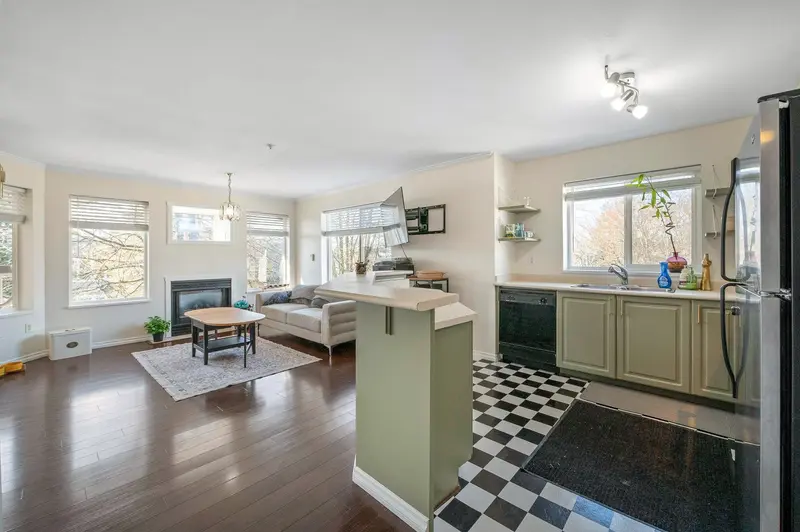 407 33407 TESSARO CRESCENT - photo 4 of 25