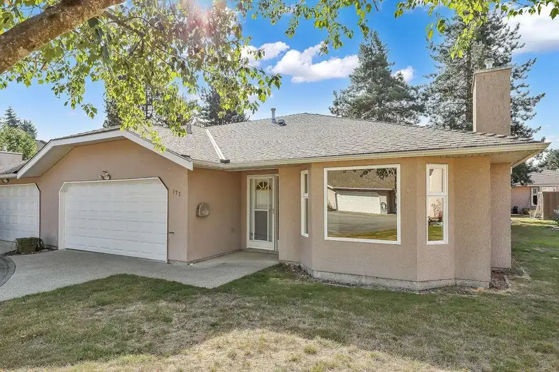 177 15501 89A AVENUE - photo 2 of 27