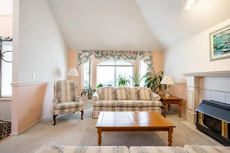 16156 94A AVENUE - photo 3 of 34