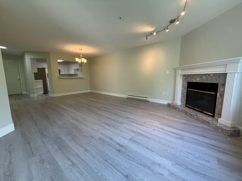 206 1955 SUFFOLK AVENUE - photo 3 of 17