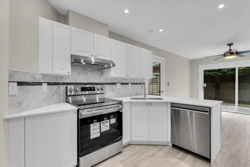 42 12165 75 AVENUE - photo 1 of 32