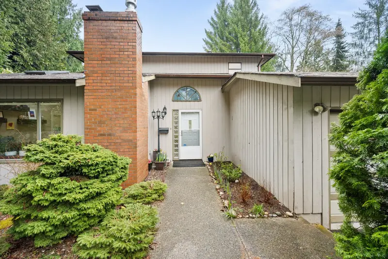 20185 GRADE CRESCENT - photo 1 of 25