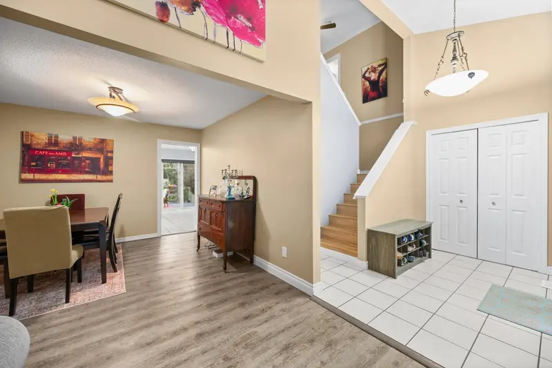 20185 GRADE CRESCENT - photo 4 of 25