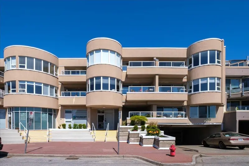 302 2455 BELLEVUE AVENUE - photo 1 of 25