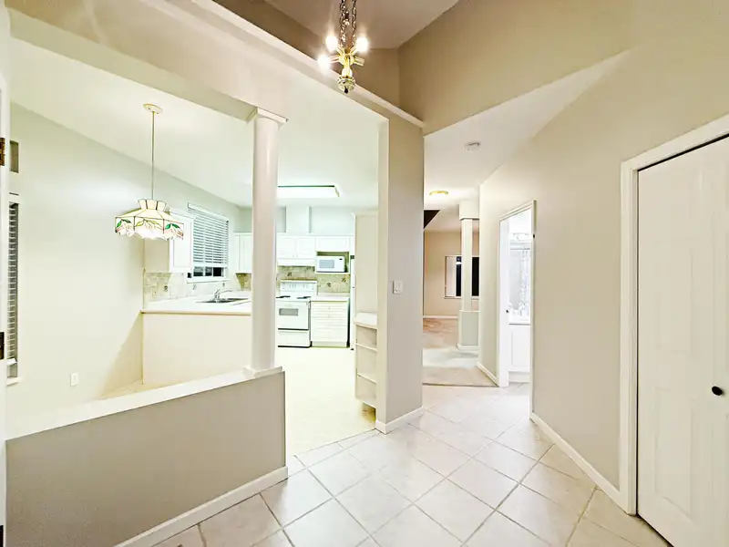 17 16325 82 AVENUE - photo 4 of 21