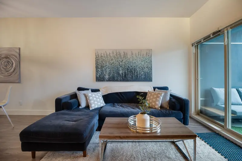 405 2436 KELLY AVENUE - photo 4 of 25