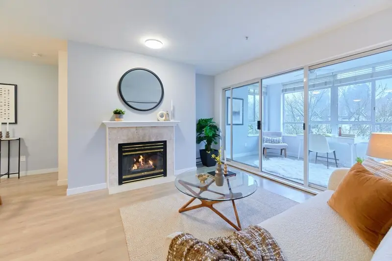 313 855 W 16TH STREET - photo 2 of 25