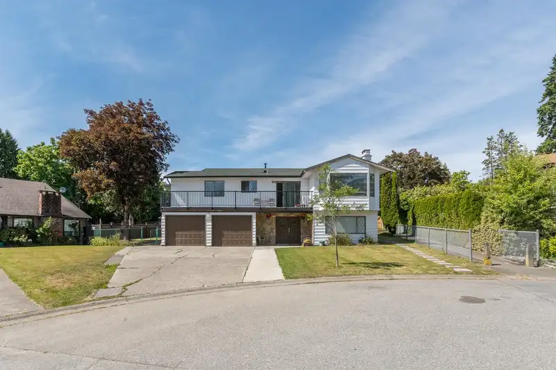 8563 145 STREET - photo 2 of 39