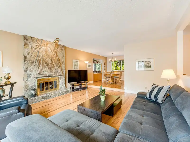 13231 65A AVENUE - photo 4 of 17