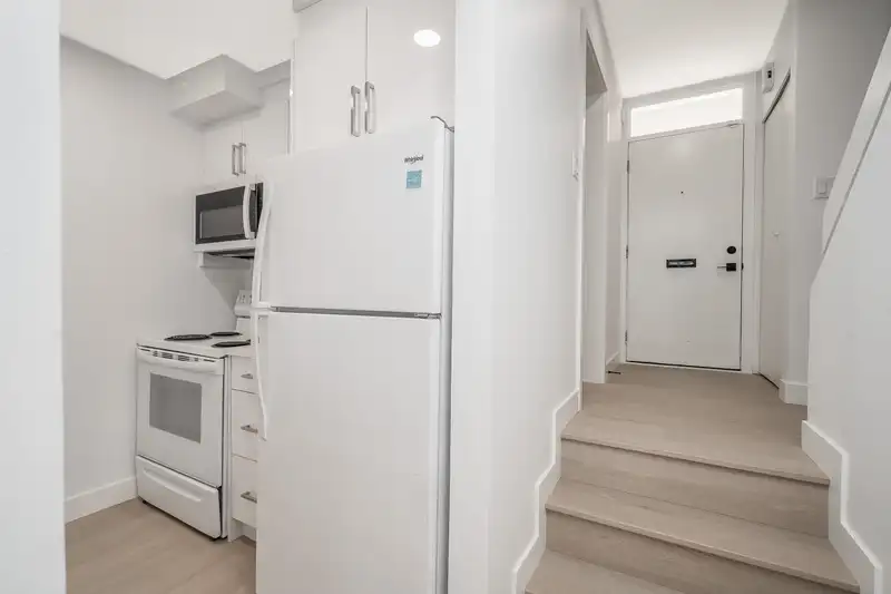 50 17708 60 AVENUE - photo 4 of 25