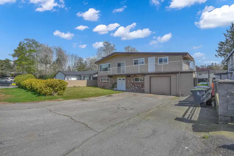 9488 127A STREET - photo 2 of 37