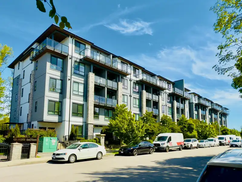 109 15351 101 AVENUE - photo 2 of 40