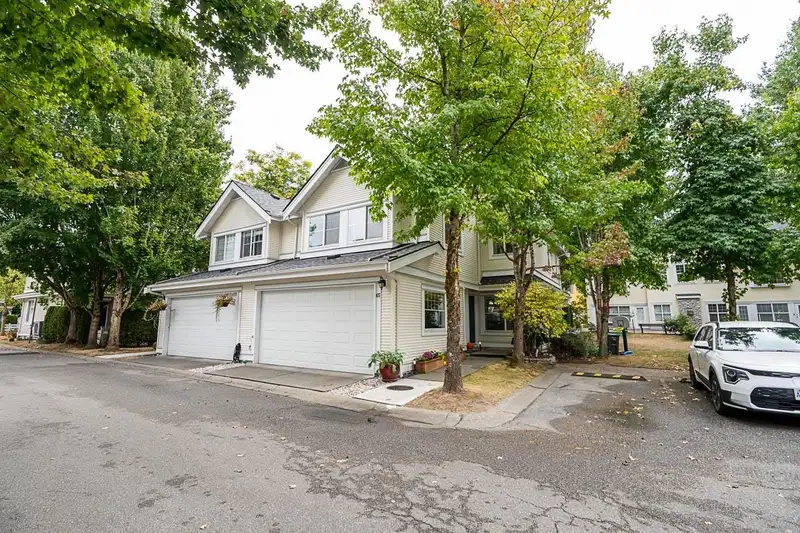 65 17097 64 AVENUE - photo 1 of 25
