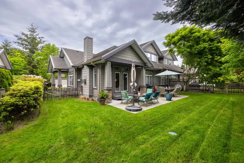 15 5688 152 STREET - photo 4 of 33