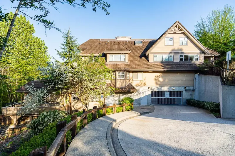 303 160 SHORELINE CIRCLE - photo 2 of 25