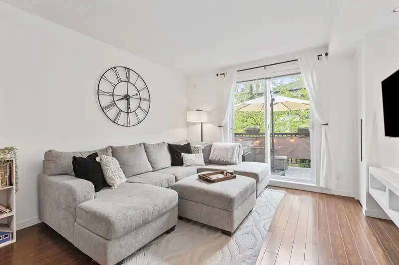 25 18983 72A AVENUE - photo 4 of 33