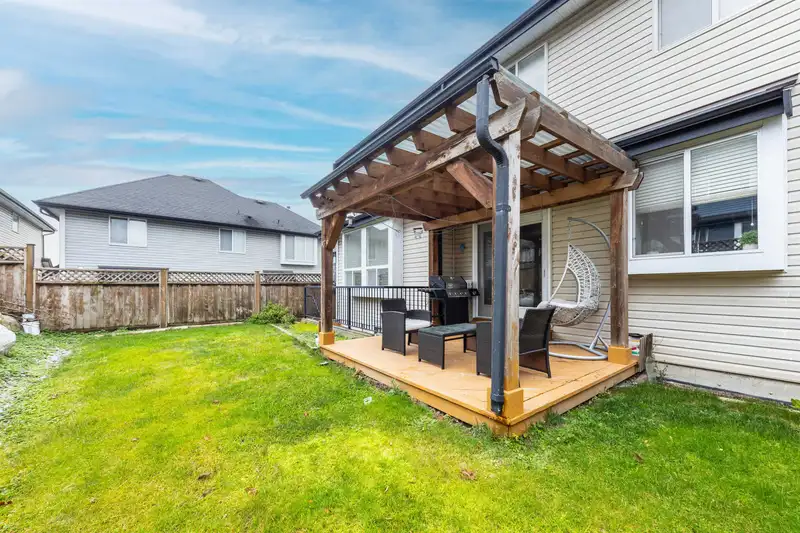 18116 70A AVENUE - photo 4 of 40