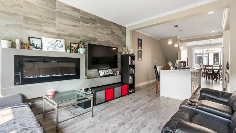 104 16488 64 AVENUE - photo 3 of 23