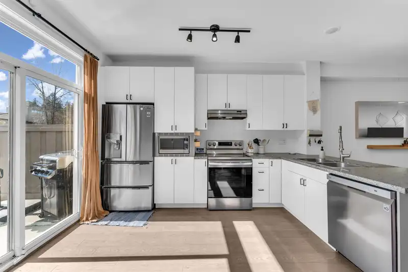 61 14838 61 AVENUE - photo 4 of 40