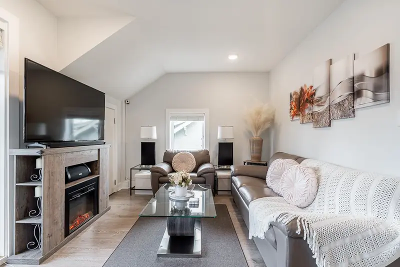 406 EIGHTH STREET - photo 4 of 23