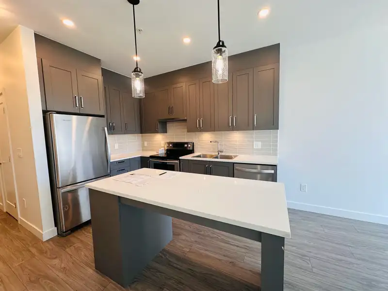 312 18811 72 AVENUE - photo 2 of 18