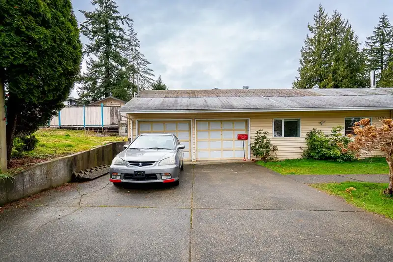 11397 141A STREET - photo 4 of 35