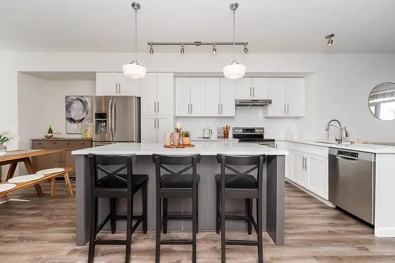 1 14905 60 AVENUE - photo 2 of 32