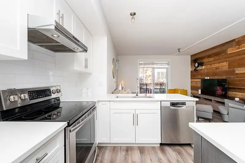 1 14905 60 AVENUE - photo 3 of 32