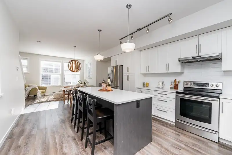 1 14905 60 AVENUE - photo 4 of 32