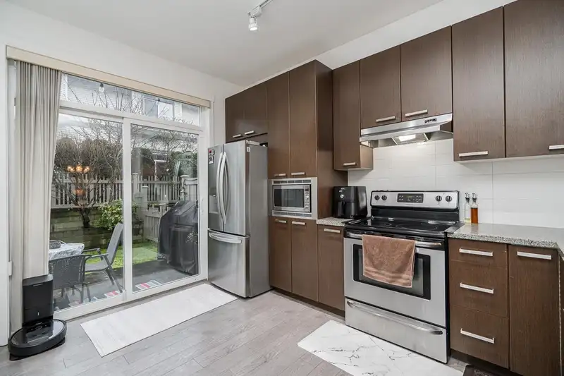 9 14838 61 AVENUE - photo 3 of 39