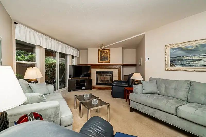 103 13882 102 AVENUE - photo 2 of 39