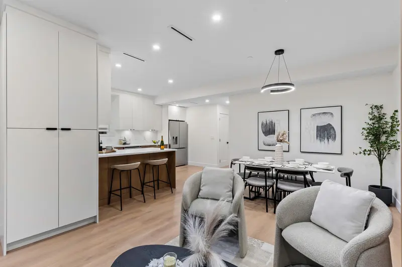 1 435 E 47TH AVENUE - photo 2 of 15