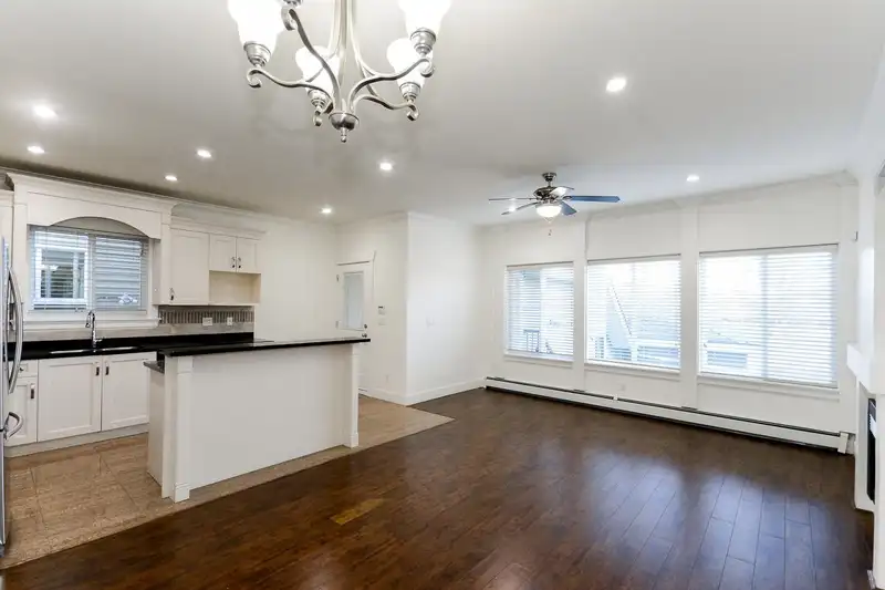 13111 108 AVENUE - photo 2 of 40