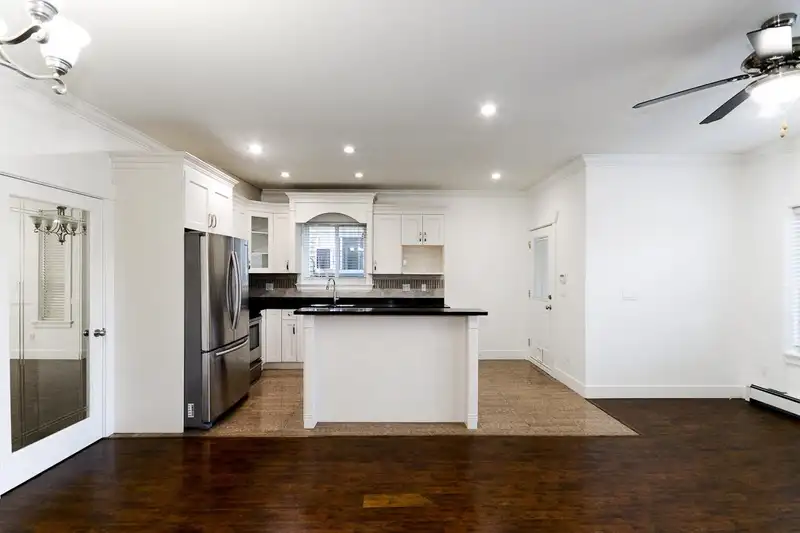 13111 108 AVENUE - photo 3 of 40