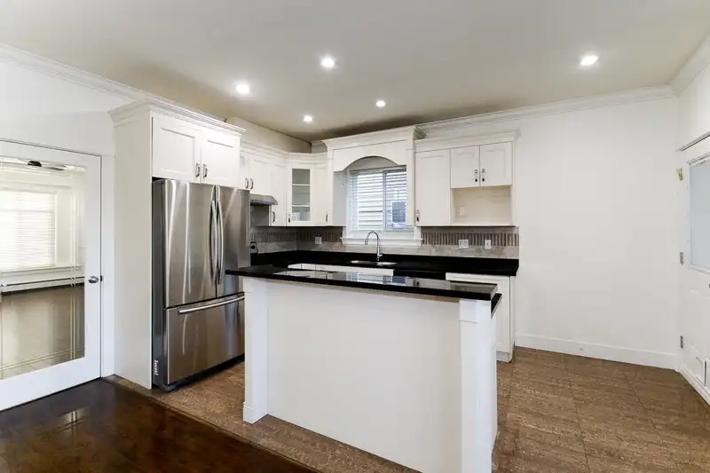 13111 108 AVENUE - photo 4 of 40